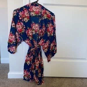 Blue floral wrap